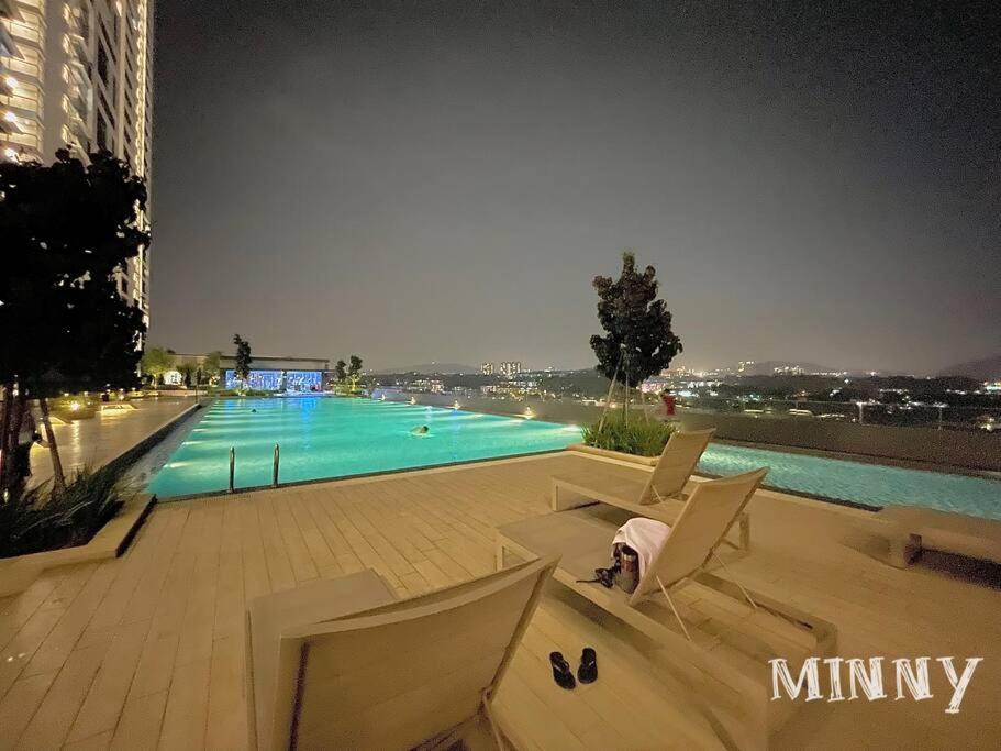 Netizen Near Mrt Couple Balcony Suite #31 Kampong Bukit Dukong Extérieur photo