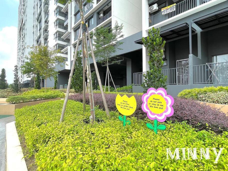 Netizen Near Mrt Couple Balcony Suite #31 Kampong Bukit Dukong Extérieur photo